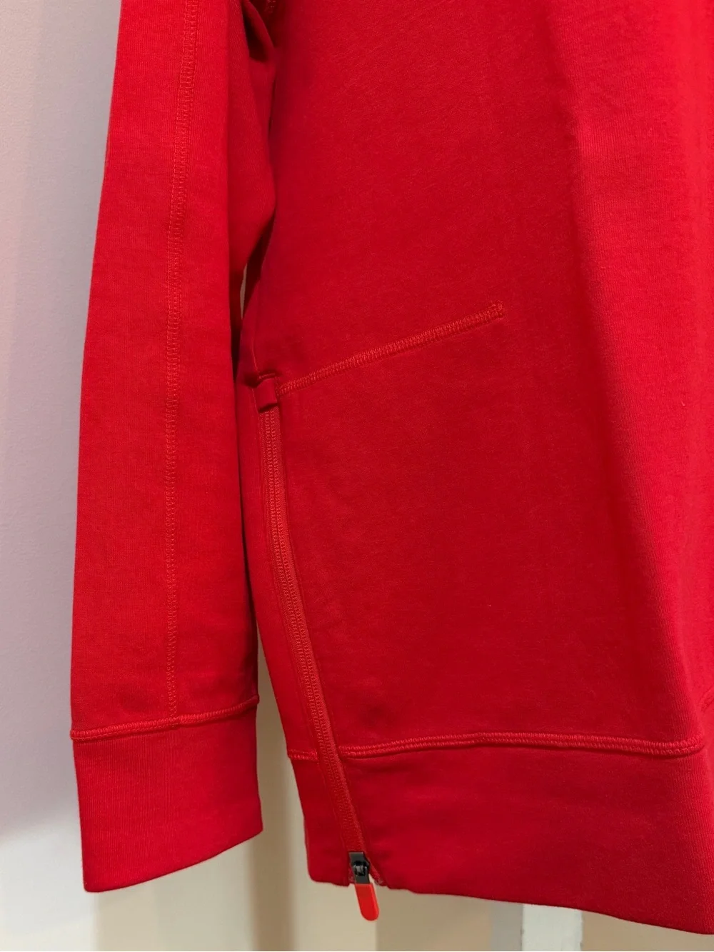 NEW APPLE STORE LOGO EMPLOYEES ONLY ¼ ZIP SWEATSHIRT IN BRIGHT RED UNISEX LARGE